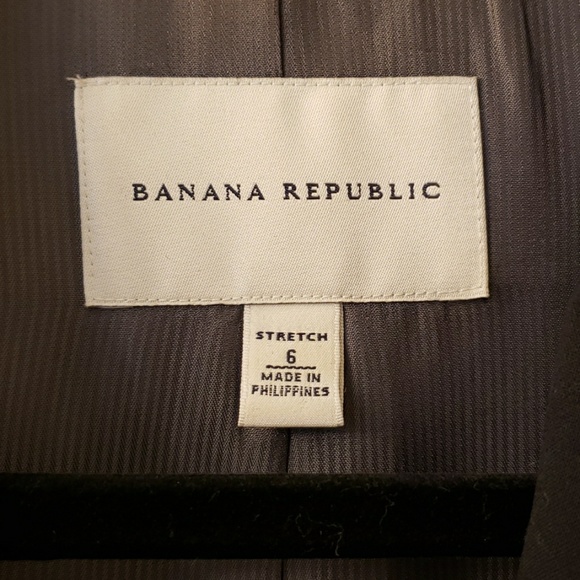 Black Banana Republic Blazer, size 6 - Picture 2 of 6